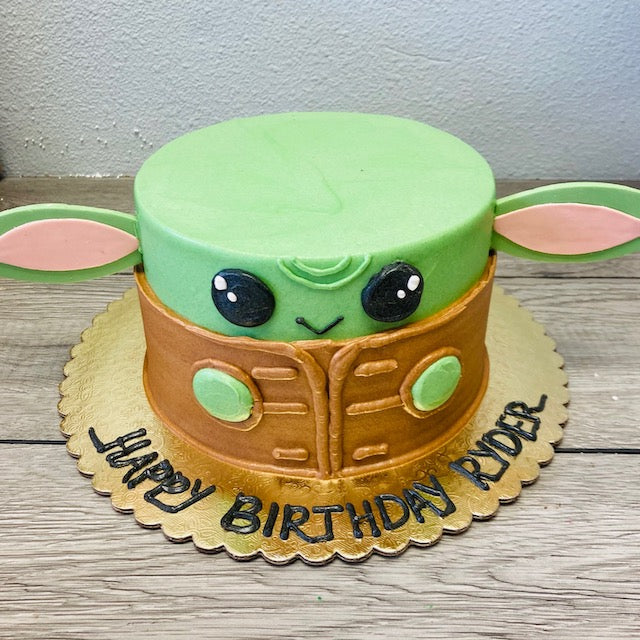 Baby Yoda style cake