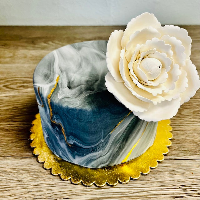 Marble grey/gold cake with flower